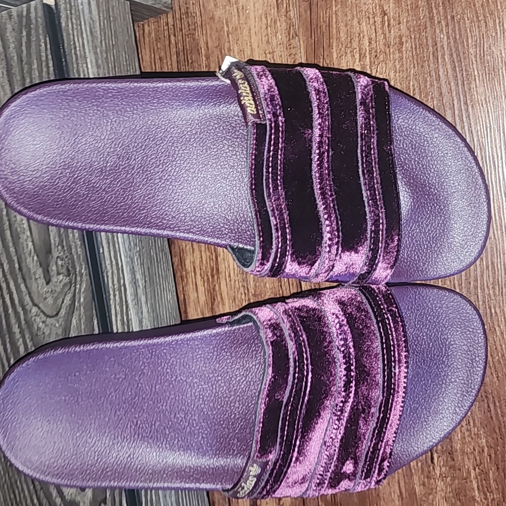 New Wmns Adilette Slide 'Victory Crimson Size 9 - Picture 4 of 15